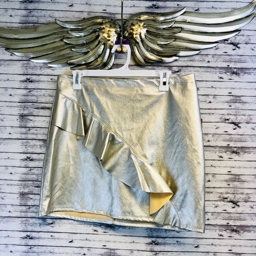 5/$25 NWT Sz 14 Faux Leather Silver Mini Skirt